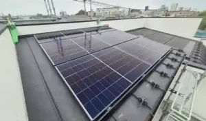 setagaya-202606-eyecatch - 東京都の補助金制度を活用した太陽光・蓄電池・V2H設置サポート|ソルト公式 世田谷区の立平屋根に設置したQセルズの太陽光パネル